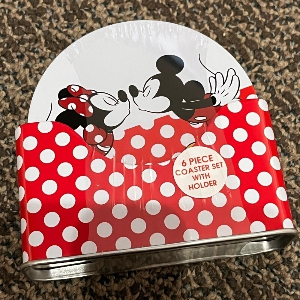 🌻🌻 3 for $30🌻🌻
**NWT** Disney Mickey and friends 6 piece coaster with holder